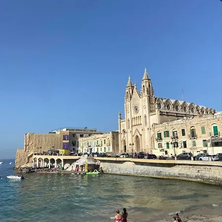 Charming 2br With Balcony & Views, By 360 Estates 아파트