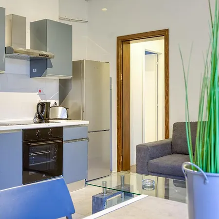 Charming 2br With Balcony & Views, By 360 Estates * スリーマ