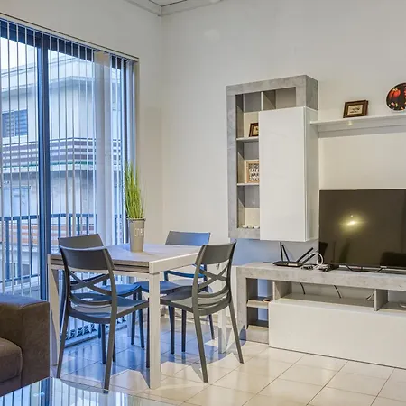 Charming 2br With Balcony & Views, By 360 Estates アパート スリーマ
