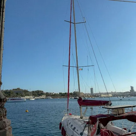 Apartmán Charming 2br With Balcony & Views, By 360 Estates Sliema