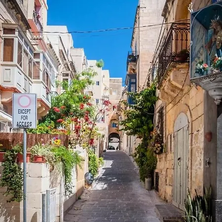 Charming 2br With Balcony & Views, By 360 Estates Appartement *