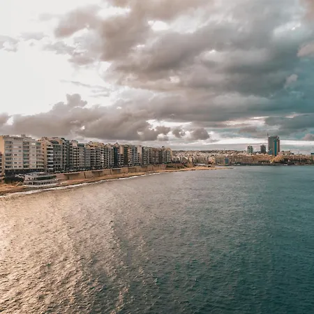 Daire Charming 2br With Balcony & Views, By 360 Estates *