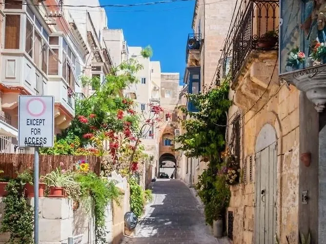 Charming 2br With Balcony & Views, By 360 Estates Apartment *