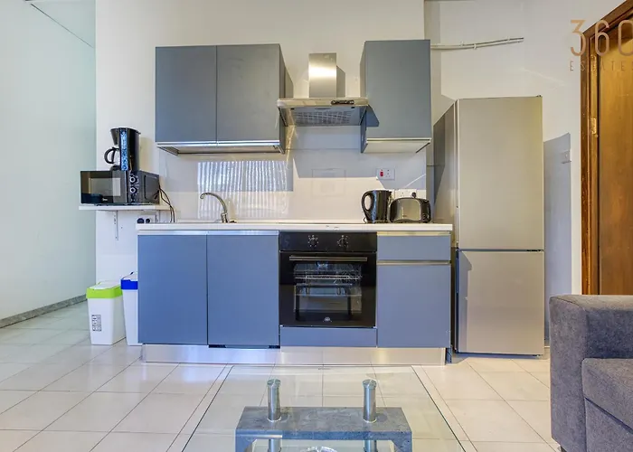 Apartment Charming 2br With Balcony & Views, By 360 Estates *